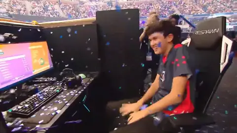 Fortnite taktikleri rehberinde dünya kupasını kazanan profesyonel oyuncu Bugha.